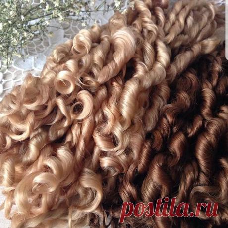 Дорое утро , мои дорогие !) Сегодня про кудри и волосы для кукол ))) Сделаю пост еще раз , и отвечу всем сразу ))) ...а где вы берете кудри ? Посоветуйте надежного мастера ... Заказывала и качество не понравилось ... Девочки !) Я беру только в одном месте и больше ни у кого )) у нас в Новосибирске есть мастер Марина Решетникова @citywool  Она делает великолепные кудри за качество которых вы можете не беспокоиться и всегда получите очень нежные и красивые кудряшки ) у нее е...
