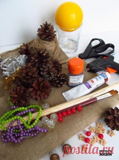 Новогоднее чудо-дерево своими руками легко и просто Для чудо-дерева нам понадобятся:1. Емкость- стакан, бокал, 2. Палочка основа, ствол нашего дерева3. шар пластиковый или вы может быть сами изготовите круглую основу измонтажной пены выстрогать или скр…