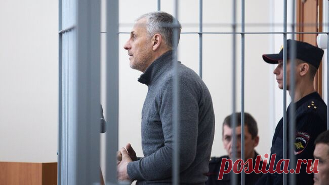 Экс-губернатор Сахалина учится на бетонщика