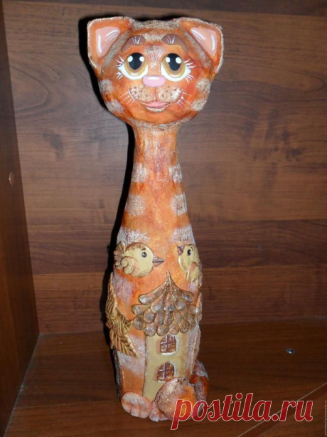 Кошка на бутылке из соленого теста..