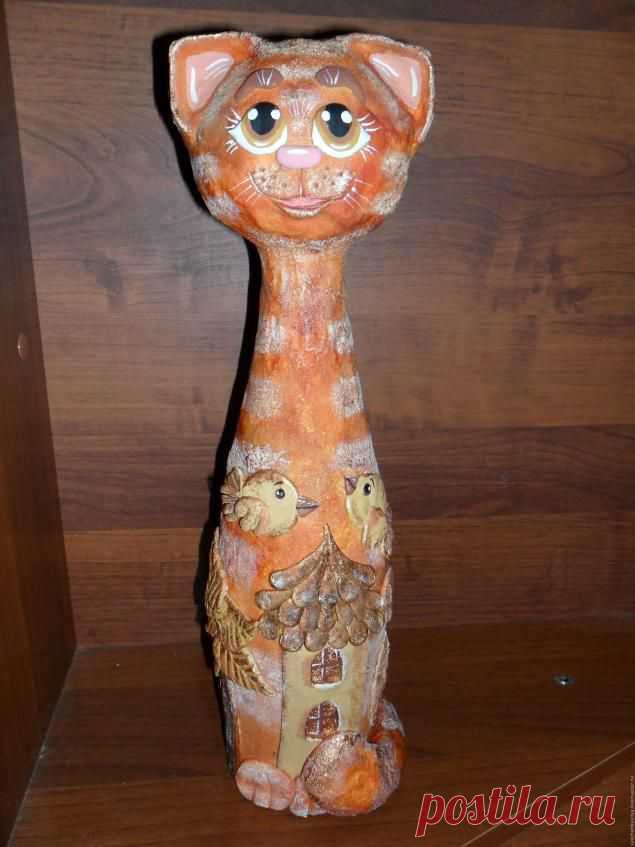 Кошка на бутылке из соленого теста..