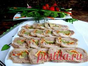 Рулет из куриных окорочков, брокколи и моркови