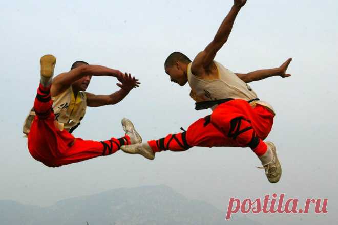 Тайны шаолиньского кунг-фу 







Монастырь Шаолинь известен по всему миру. Многие даже полагают, что его в принципе придумали голливудские продюсеры, уж слишком фантастично выглядит боевой стиль монахов этого монастыря. Невер…