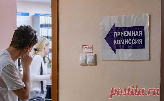 Число олимпиадников в наборе в вузы выросло второй год подряд. Ректоры ведущих вузов сообщили о росте числа призеров и победителей олимпиад среди поступивших. В ИТМО они полностью заняли набор на три программы, в МГТУ им. Н.Э. Баумана поступили на 60% больше олимпиадников, чем в прошлом году