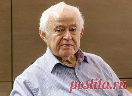 Психолог Михаил Литвак: «У нас женщин воспитывают как проституток» Люди рождаются гениями, а в процессе воспитания из них делают тупиц. Способных к одному делу часто заставляют выбрать совершенно другую профессию, и человек потом страдает всю жизнь. А любить большинство и вовсе не умеет, считая любовью болезненную потребность в другом человеке. Об этом в интервью «РК» рассказал академик РАЕН и психотерапевт европейского реестра Михаил Литвак. — После прочтения ваших книг с...