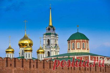 В Туле отреставрировали здание музея оружия на территории кремля. Историческое здание музея оружия, располагающееся на территории Тульского кремля, откроется после реставрации в начале марта. Как уточнили в пресс-службе, реставрационные работы продолжались около двух лет. В здании начнет работать Выставочный и культурно-просветительный центр.