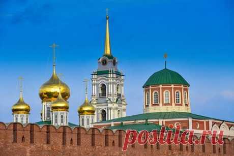В Туле отреставрировали здание музея оружия на территории кремля. Историческое здание музея оружия, располагающееся на территории Тульского кремля, откроется после реставрации в начале марта. Как уточнили в пресс-службе, реставрационные работы продолжались около двух лет. В здании начнет работать Выставочный и культурно-просветительный центр.