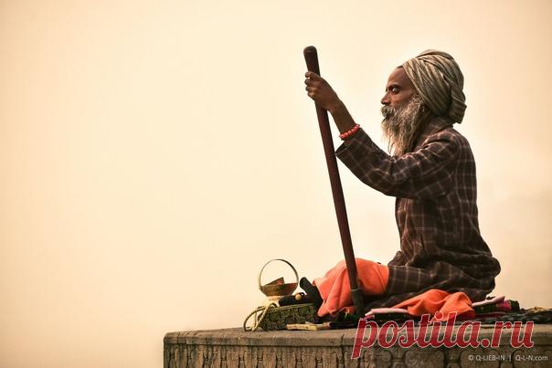 «Внутренний космос» Фото сделано на побережье Ганга, Варанаси, Индия. Автор – Q-lieb-in: nat-geo.ru/community/user/52515/