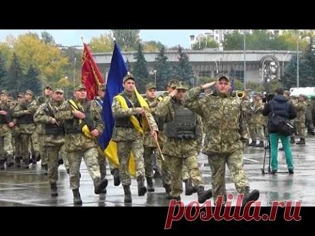 Парад військових підрозділів Сумського гарнізону в День захисника України 14 жовтня 2017 року - YouTube
