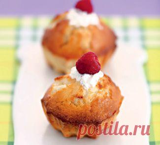 Маффины с малиной и творожно-лаймовой начинкой, выпечка. Пошаговый рецепт с фото
