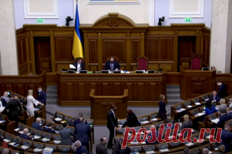 Депутат Рады Дубинский сравнил помощь Запада Украине с рэкетом 90-х. Александр Дубинский отметил, что союзники выделяют деньги Украине только в долг, который вырос уже в три раза.