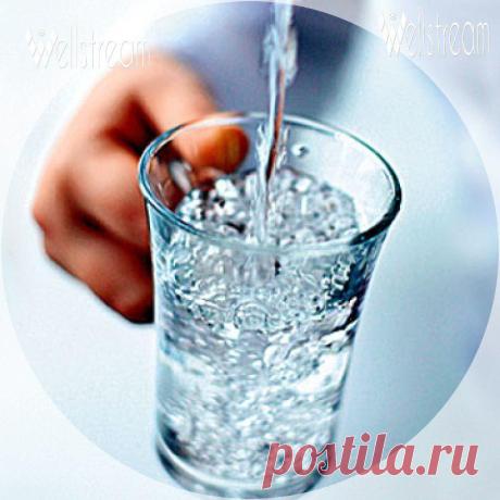 Вода это жизнь!
Начни  свой день со стакана воды!
 Британские исследователи сообщили, что в рамках эксперимента удалось доказать, что обычная вода  повышает уровень интеллекта человека.Как передает МедикФорум, все дело в той жидкости, которую люди выпивают с утра.
   Люди проходили когнитивные тесты сразу после завтрака, а потом также проходили аналогичные тесты после ланча, который включал в себя стакан воды.
 Оказалось, что после ланча результаты были выше,