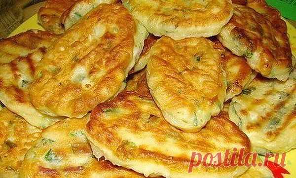 Одноклассники
Оладьи с яйцом и зелёным луком.