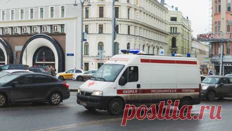 В Пензе иномарка влетела в подземный пешеходный переход. В Пензе в результате столкновения с легковым автомобилем иномарка съехала в подземный пешеходный переход. Об этом сообщает РИА Новости со ссылкой на пресс-службу регионального управления ГИБДД. По информации агентства, авария произошла в ...
