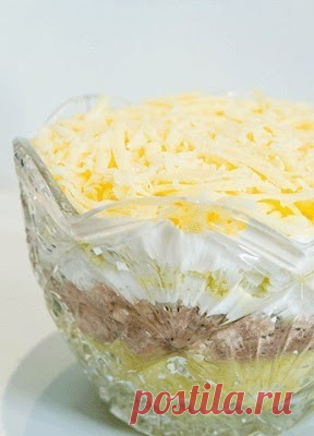 БЕШАМЕЛЬ: ТОП-6 ВКУСНЫХ САЛАТОВ  .Салат с печенью трески и солеными огурчиками  .Салат с консервированной рыбой и сыром 
4.Салат из картофеля с копченной горбушей и маринованным луком  Слоеный салат с шампиньонами, копченой курицей и корейской морковью .Морской салат с креветками, кальмарами, икрой и крабовыми палочками   .Салат из белокочанной капусты с курицей и яичными блинчиками    """""
