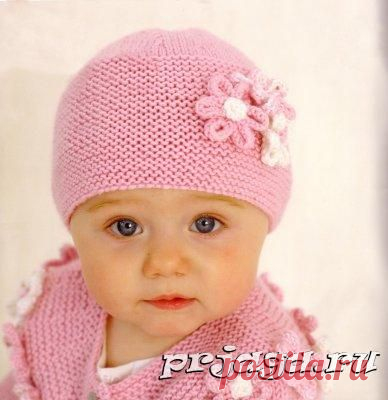 Розовая шапочка с цветочками