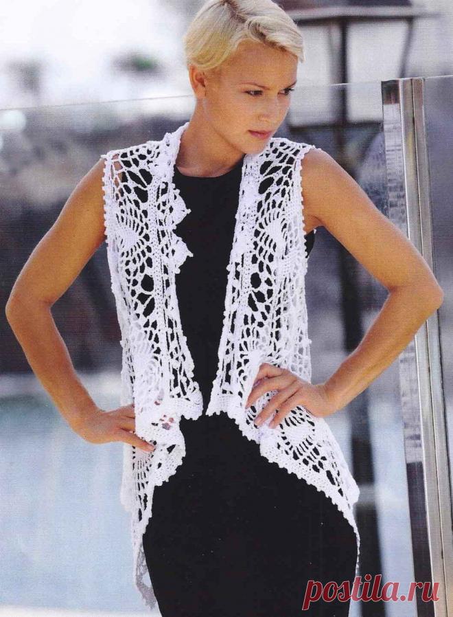 К лету: ажурный жилет крючком из Online Stricktrends .