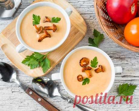 Крем-суп из лисичек на Вкусном Блоге Рецепт с лисичками намбер ту 🙂 Крем-супа из них я до этого не пробовала – был легендарный крем-суп из шампиньонов, который будоражил умы читателей несколько лет назад, а еще – суп-пюре из белых грибов – тоже очень вкусный. Так вот этот суп из лисичек бьет два предыдущих с большим преимуществом.…