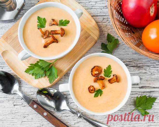 Крем-суп из лисичек на Вкусном Блоге Рецепт с лисичками намбер ту 🙂 Крем-супа из них я до этого не пробовала – был легендарный крем-суп из шампиньонов, который будоражил умы читателей несколько лет назад, а еще – суп-пюре из белых грибов – тоже очень вкусный. Так вот этот суп из лисичек бьет два предыдущих с большим преимуществом.…