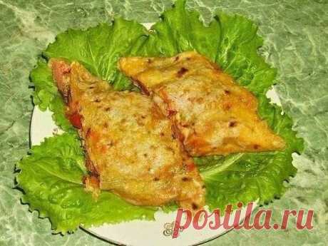 "ФАРШИРОВАННЫЙ" ЛАВАШ ЗАПЕЧЕННЫЙ В ДУХОВКЕ
Пальчики оближешь:)

Ингредиенты:

тонкий армянский лаваш
мясо или любые изделия из него на ваш вкус
сыр твёрдый
помидор
болгарский перчик
зелень любая на ваш вкус
майонез или сметана
соус томатный
специи

Приготовление:

1. лаваш намазать смесью из майонеза и томатного соуса (для противников майонеза можно использовать сметану, я пробовала получается одинаково вкусно)
2. сыр потереть на тёрке и выложить на лаваш
3. мясо или мясны...