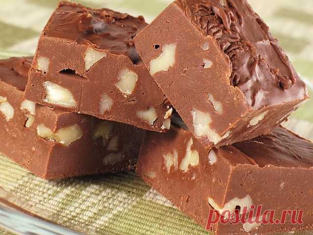 ВКУСНЕЙШИЙ Шоколад «Домашний» Без КРАСИТЕЛЕЙ и КОНСЕРВАНТОВ.
Это насколько ВКУСНОЕ и ПОЛЕЗНОЕ блюдо.что Дети и Взрослые от него просто в ВОСТОРГЕ.
Приготовьте и сами это увидите.
Ингредиенты:  
1.какао - 5ст.л. 
2.сливочное масло - 50г. 
3.сахар – 6-8ст.л. 
4.мука - 1ч.л. 
5.молоко - 5ст.л. 
6.ванильный сахар – 1/4ч.л. 
7.молотые орехи или другие орехи по вкусу и по желанию