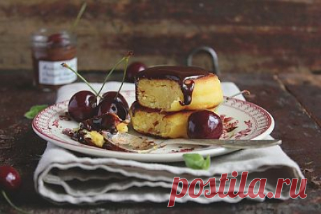 Ванильные сырники с шоколадным соусом и черешней - ЖУРНАЛ СО ВКУСОМ