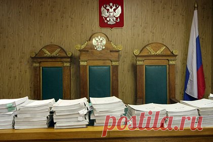 В Казани заочно арестовали украинских бизнесменов Коломойского и Боголюбова. В Казани суд заочно арестовал украинских бизнесменов Игоря Коломойского и Геннадия Боголюбова. С декабря 2006 года по октябрь 2007 года предприниматели Украины Коломойский, Боголюбов, Ярославский и председатель правления ЗАО «Укртатнафта» Овчаренко, решили присвоить нефть российской компании «Татнефть».