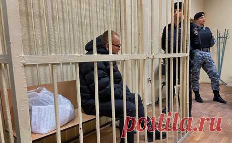 Отца стрелявшей в Брянске школьницы обвинили в доведении до самоубийства. Дмитрия Афанаскина, отца школьницы, которая 7 декабря устроила стрельбу в брянской гимназии № 5 и потом покончила с собой, обвинили по еще одной статье — о доведении до самоубийства («а» ч.