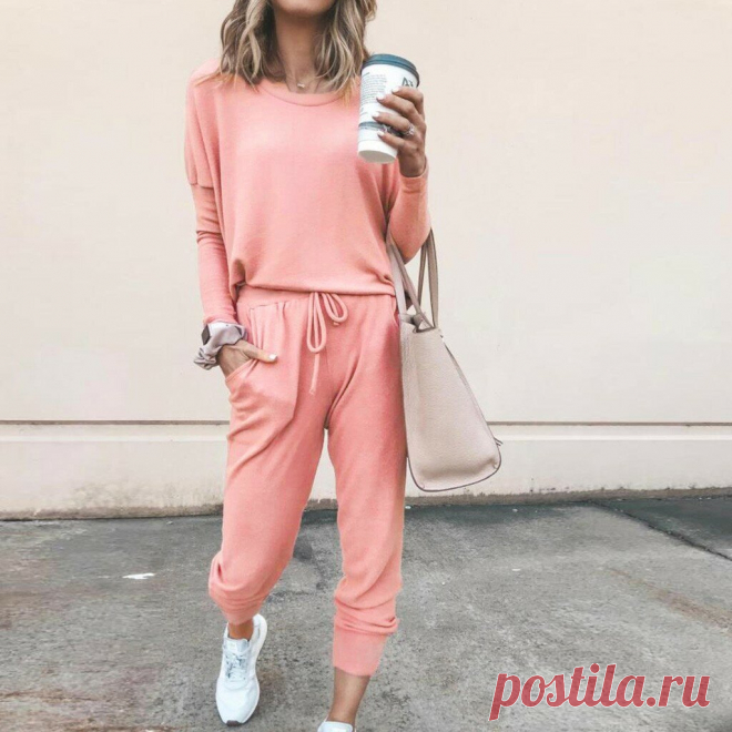 Модный хит 2021 – спортивные костюмы на любой сезон. Как их носить в 50+, и выглядеть стильно, а не слишком просто
Современные женские спортивные костюмы не обладают столь узкой направленностью, как прежде, они уже не настолько спортивны. Они стали универсальной повседневной одеждой, такой костюм можно надеть на прогулку и шопинг, на встречу с друзьями и в дорогу. Сочетание разных модных...
Читай дальше на сайте. Жми подробнее ➡