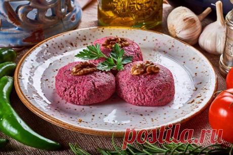 Пхали из свеклы по-грузински: постное диетическое меню Пхали из свеклы по-грузински не оставят равнодушным даже самого избирательного гурмана. Это блюдо отлично подойдет для постного и диетического меню.