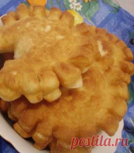 Пирожки-солнышки с сыром и помидорами