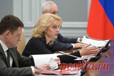Россиянам пообещали увеличение минимальных зарплат опережающими темпами. В ближайшие годы минимальный размер оплаты труда (МРОТ) в России будет увеличиваться опережающими темпами. Об этом на расширенном заседании коллегии Минтруда заявила вице-премьер Татьяна Голикова. При этом она подчеркнула, что при увеличении фонда оплаты труда важно обеспечить дифференциацию зарплат.