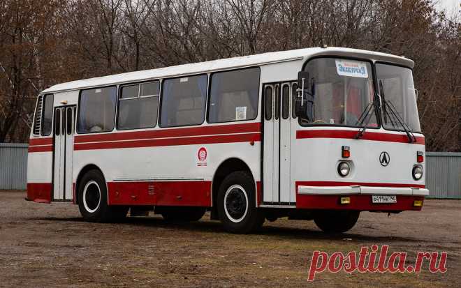 6 нескучных фактов о самом (пожалуй!) неординарном автобусе СССР Автобус ЛАЗ-695 выпускали 55 лет - до 2010 года. Он стал самой массовой моделью Львовского автобусного завода: собрали почти 250 тысяч экземпляров! И в его богатой истории найдется много потрясающих событий.