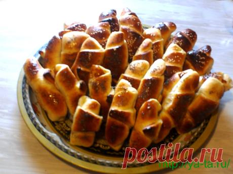 Воздушные рогалики. Кстати, из этого же теста можно выпекать плюшки, булочки и другую вкуснятину