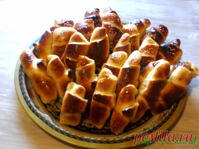 Воздушные рогалики. Кстати, из этого же теста можно выпекать плюшки, булочки и другую вкуснятину