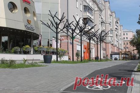 В Челябинске появились новые пешеходные зоны с качелями. В центре Челябинска, по обеим сторонам улицы Свободы, появились новые пешеходные зоны. В ходе работ там установили качели с подсветкой, скамейки, велопарковки и велостанции, стрелочный указатель и малые архитектурные формы. Параллельно пешеходной зоне сделали велодорожку.
