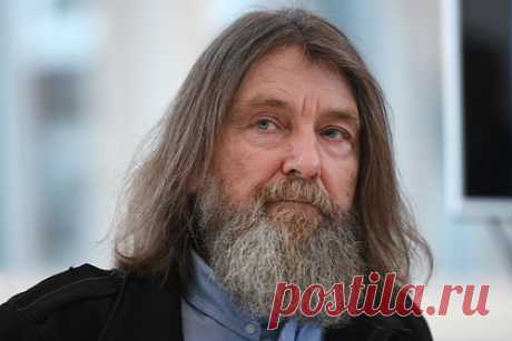 Федор Конюхов 250 часов дрейфовал на льдине к Северному полюсу. Российский путешественник Федор Конюхов успешно завершил путешествие на Северный полюс на дрейфующей льдине. Отмечается, что самой страшной опасностью могли оказаться полярные медведи, однако хищники не приближались к станции. В общей сложности Конюхов провел на льдине 249 часов 25 минут.