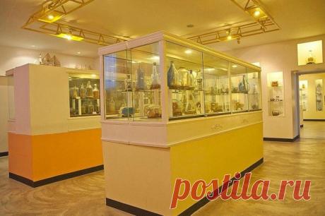 Музей бутылок в Паттайе В таиландском городе Паттайа расположен уникальный музей, который называется «Искусство в бутылке». Экспозиция этого необычного заведения насчитывает более трехсот стеклянных бутылок, имеющих различные формы и размеры, причем в каждой из них размещена миниатюрная копия известных...