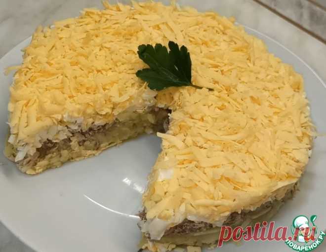 Салат с рыбными консервами и сыром – кулинарный рецепт