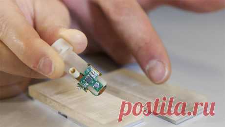 Ученые создали чувствительный бионический протез пальца