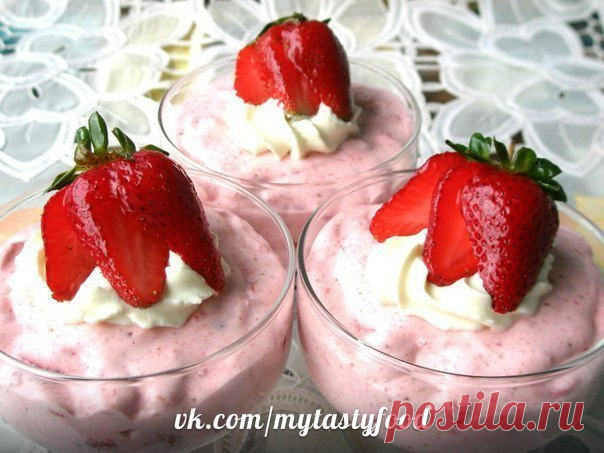 Готовим ЙОГУРТ в мультиварке: ТОП-5 рецептов. 

1. ГУСТОЙ ДОМАШНИЙ ЙОГУРТ ИЗ ТОПЛЕНОГО МОЛОКА С КОРИЦЕЙ В МУЛЬТИВАРКЕ. 

Попробуйте сделать йогурт из топленого молока! Я в него влюблена! Да и вообще домашний йогурт - это отличная площадка для кулинарного творчества! Ведь можно контролировать густоту, консистенцию, вкус... ну и качество, разумеется! 

Я его делаю в мультиварке, у меня Bork, поэтому пишу метод для нее, но вы можете сделать этот йогурт любым методом. Плюс я л...