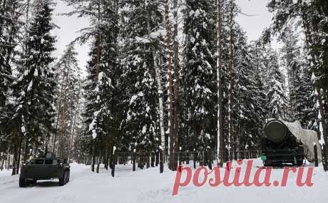 Захарова назвала ложью данные о вторжении России под «чужим флагом». Сообщения британских СМИ о возможном вторжении России на Украину под «чужим флагом» — это дезинформация, заявила официальный представитель Министерства иностранных дел Мария Захарова в видео, размещенном в ее Telegram-канале.