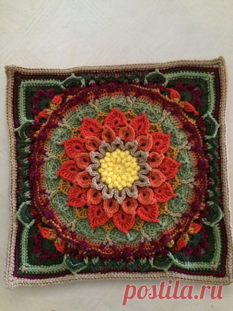 Ravelry: The Enchanted Garden Tote pattern by Courtney Laube