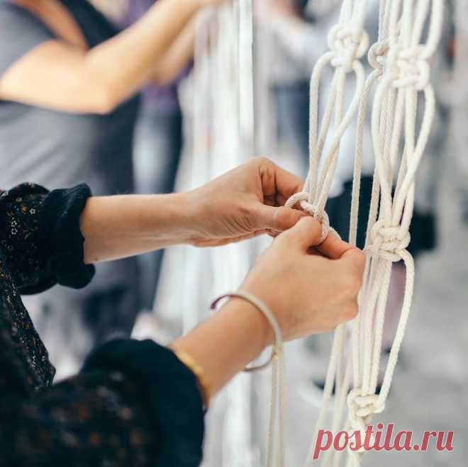 Макраме: как забытая техника с триумфом вернулась в рукодельный топ