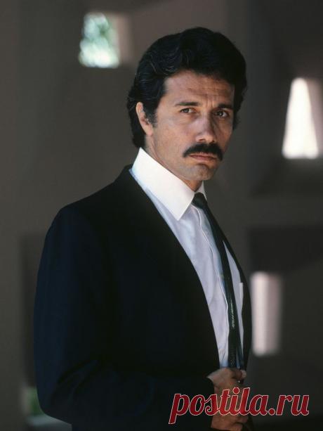 Эдвард Джеймс Олмос, 24 февраля, 1947