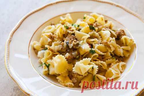 Макароны с тунцом и каперсами в соусе с белым вином, макароны рецепт, тунец рецепт