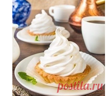 Домашние Корзиночки с белковым кремом - как в детстве!!
Тесто:
мука 160 гр., сливочное масло 60 гр., сахар 40 гр., разрыхлитель 1/4 ч.л., щепотка соли,
яйца 1 шт.
Начинка:
джем из чёрной смородины 70 гр.
Крем:
яичный белок 100 гр., сахар 200 гр.