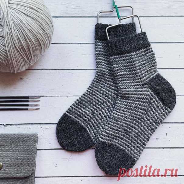 ОПИСАНИЕ детских носочков от By Annike - вязание спицами, описания

Сделала для вас описание детских носочков методом Хеликс 

Если вы ещё не пробовали этот метод вязания - то очень рекомендую!
А если пробовали - то знаете, что от вязания таких носочков просто невозможно оторваться 

 Носочки Хеликс - отличный способ разбавить активную секционную пряжу или израсходовать остатки.
Тем более, что на детскую пару понадобится всего 25-30 г основного цвета и 10-15 г компаньона.
...
