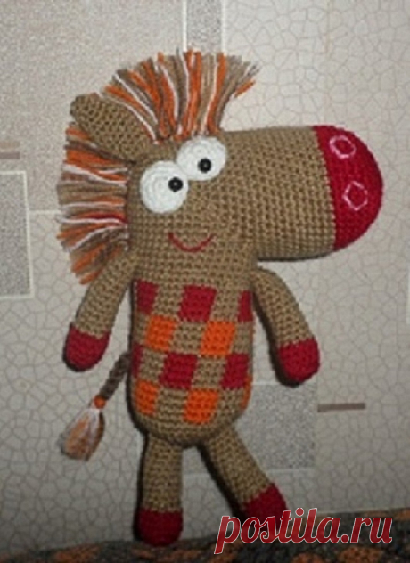 Зебра в клеточку, связанная крючком.