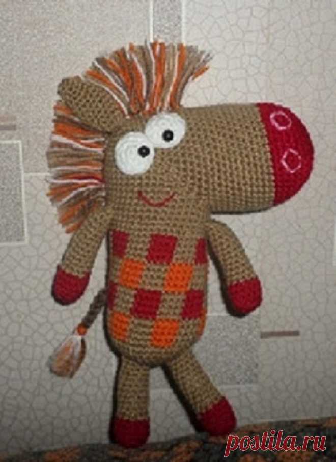 Зебра в клеточку, связанная крючком.